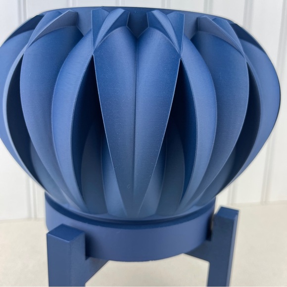 Halden Planter Pot, Indoor Planter w/ Drainage Hole and Drip Tray - Picture 4 of 10